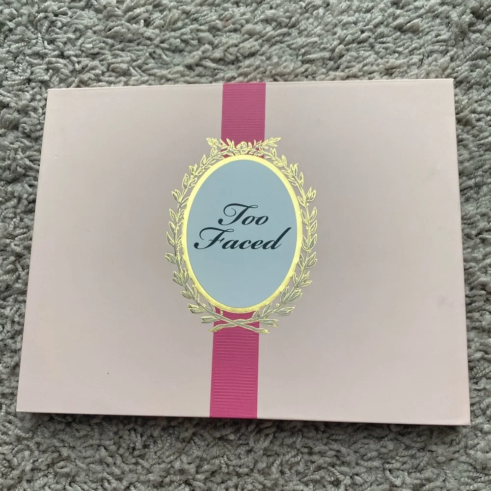 Too Faced Le Grand Palais Eyeshadow Palette - Picture 2 of 4